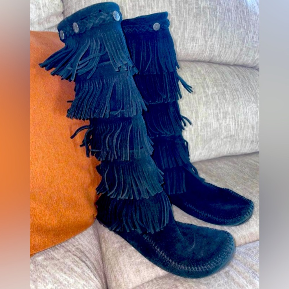 Minnetonka tall black fringe boots womans size 10 used like new